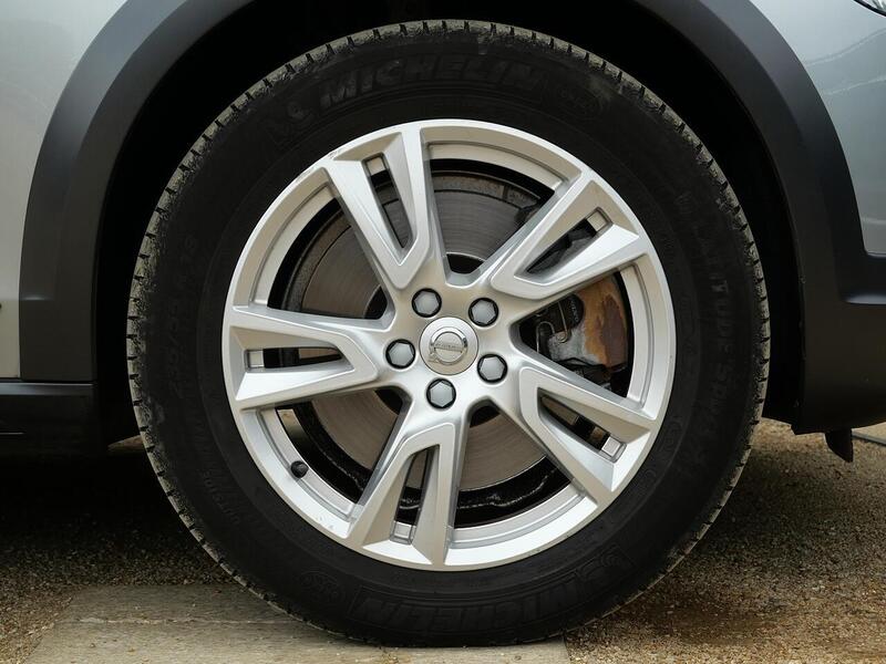 Used Volvo V90 Cross Country 2018 for sale - 76267487: Photo 32