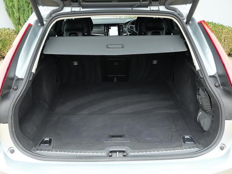 Used Volvo V90 Cross Country 2018 for sale - 76267487: Photo 33