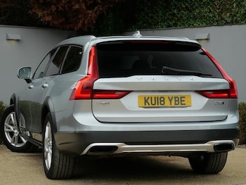 Used Volvo V90 Cross Country 2018 for sale - 76267487: Photo