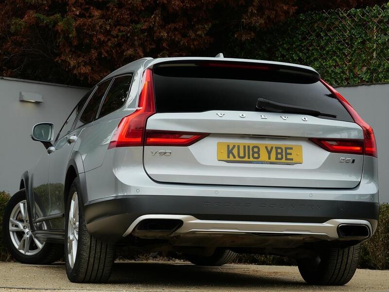 Used Volvo V90 Cross Country 2018 for sale - 76267487: Photo 7