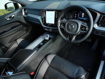 Used Volvo XC60 2023 for sale - 76396611: Photo