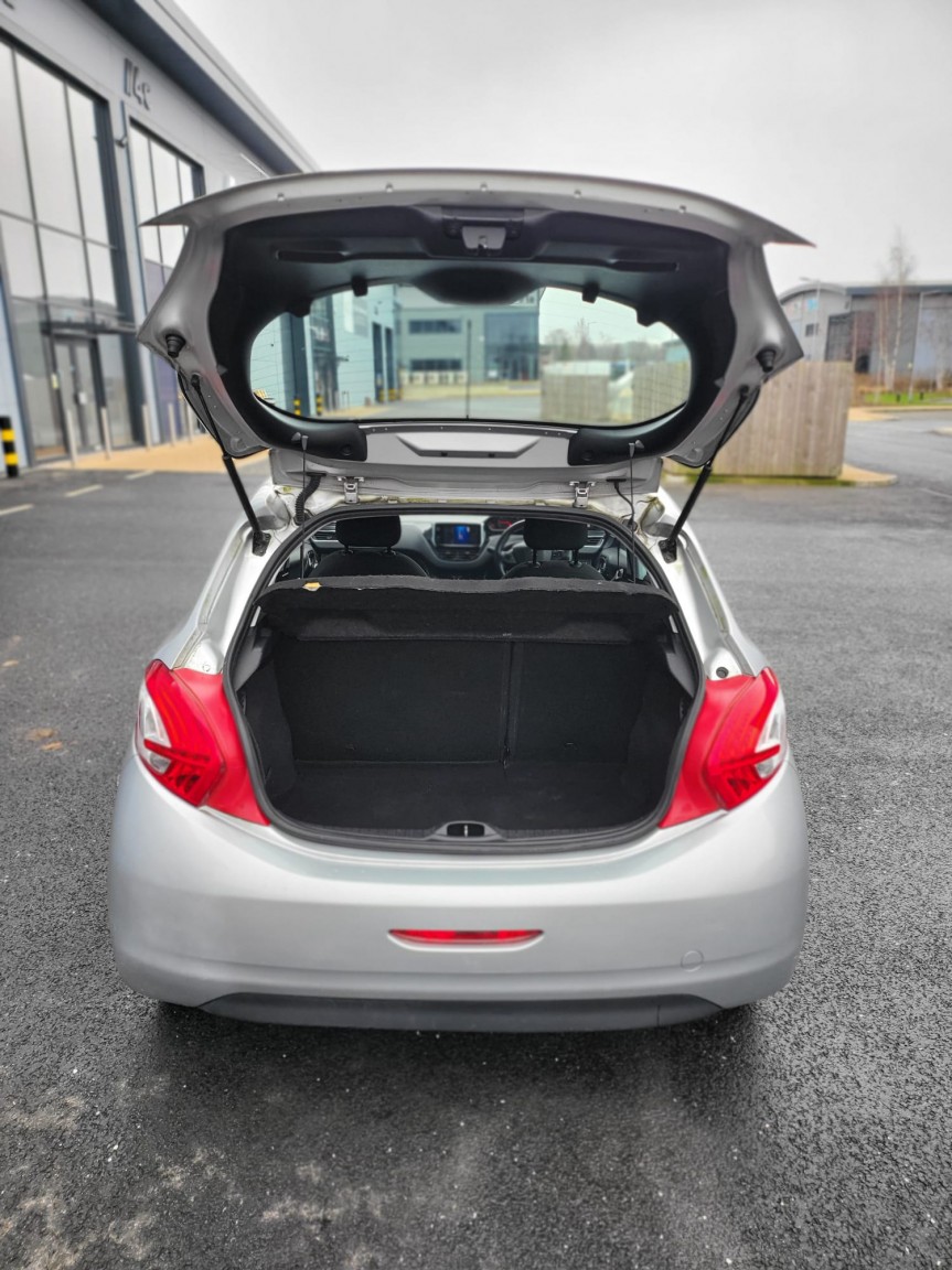 Used Peugeot 208 2012 for sale - 77802664: Photo 19