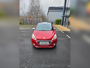 Used Peugeot 208 2014 for sale - 77802662: Photo