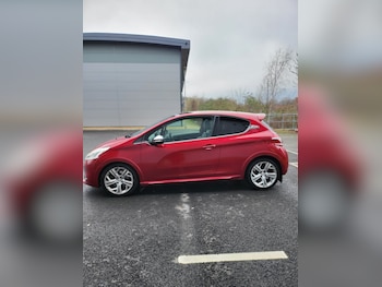 Used Peugeot 208 2014 for sale - 77802662: Photo