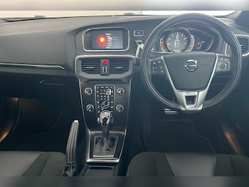 Used Volvo V40 2018 for sale - 79468567: Photo