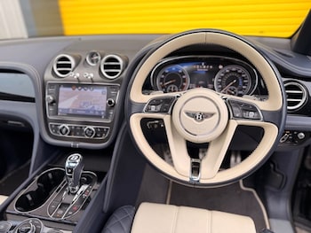 Used Bentley Bentayga 2018 for sale - 77976610: Photo
