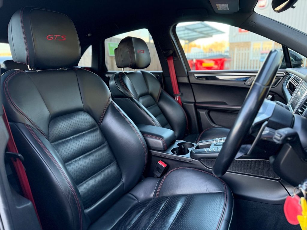 Used Porsche Macan 2018 for sale - 77089427: Photo 10