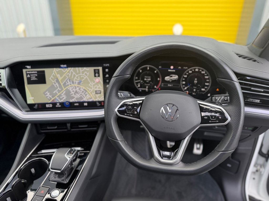 Used Volkswagen Touareg 2022 for sale - 76210676: Photo 2