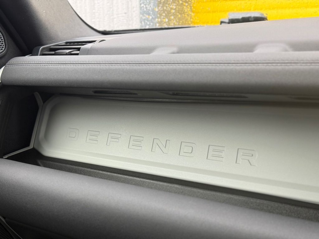 Used Land Rover Defender 2022 for sale - 76021816: Photo 32