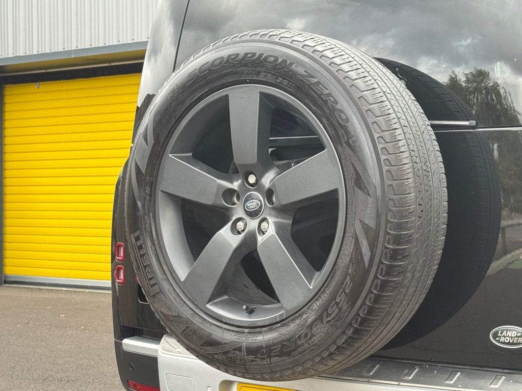 Used Land Rover Defender 2021 for sale - 76345402: Photo 13