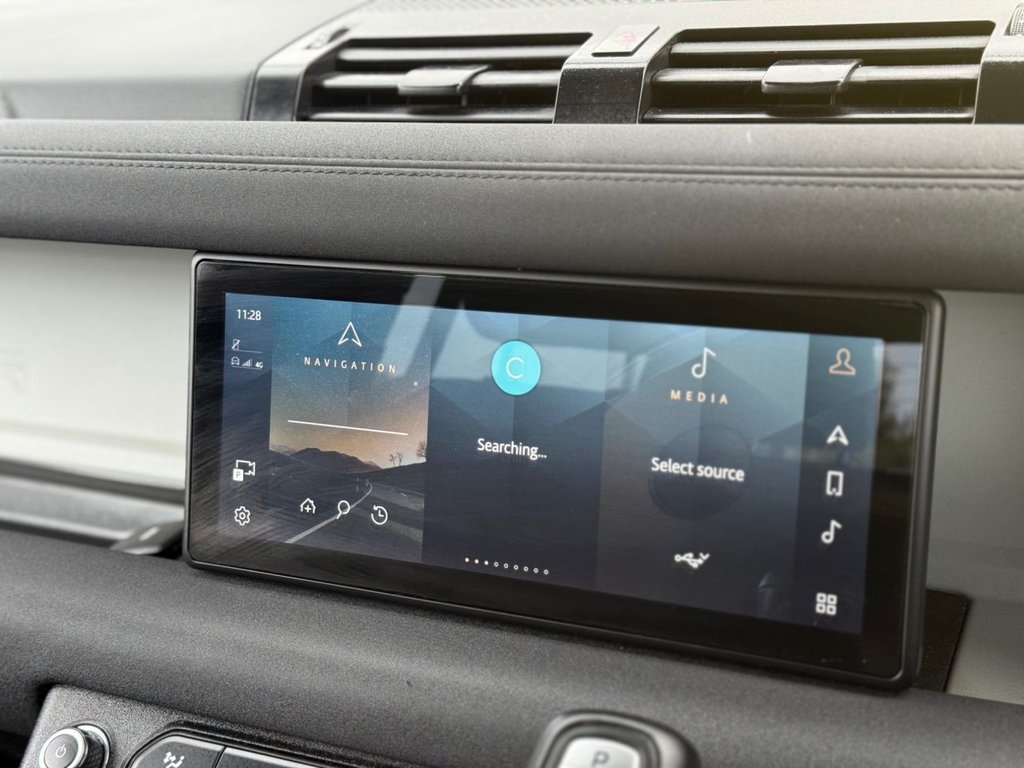 Used Land Rover Defender 2021 for sale - 76345402: Photo 16