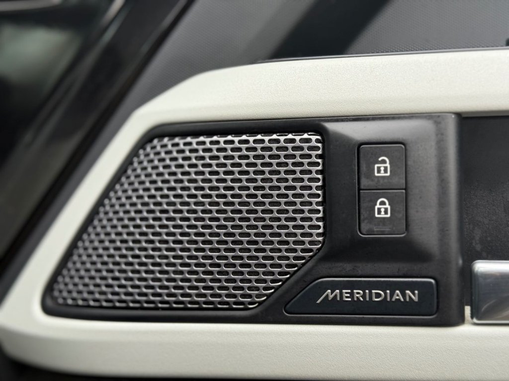 Used Land Rover Defender 2021 for sale - 76345402: Photo 17