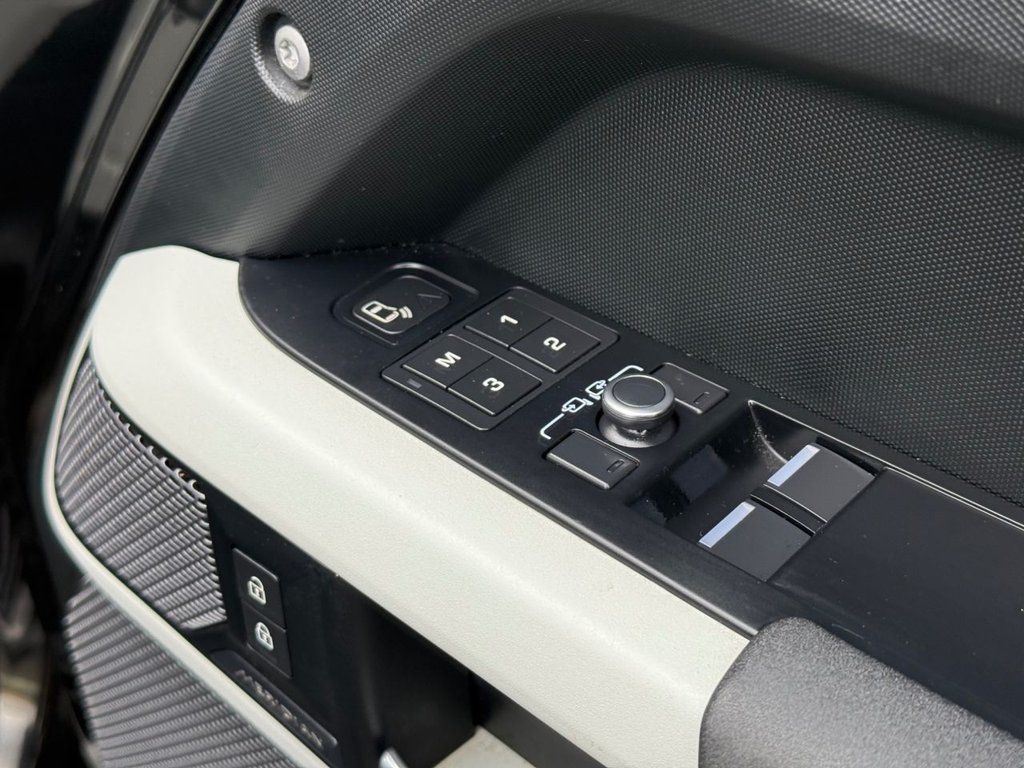 Used Land Rover Defender 2021 for sale - 76345402: Photo 28