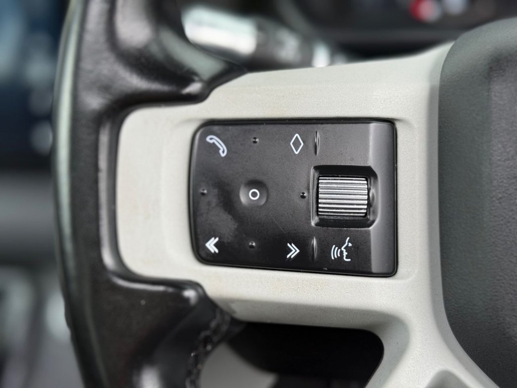 Used Land Rover Defender 2021 for sale - 76345402: Photo 30