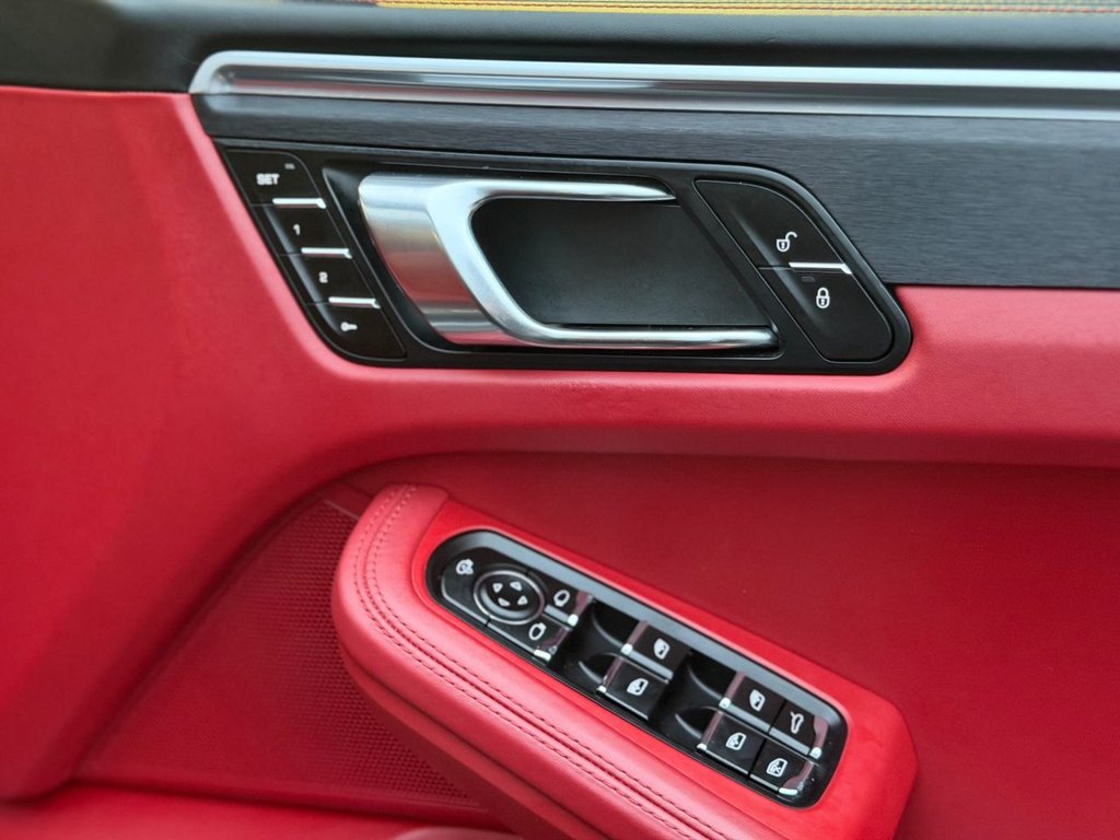 Used Porsche Macan 2018 for sale - 77263918: Photo 31