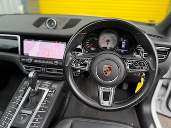 Used Porsche Macan 2021 for sale - 75311732: Photo