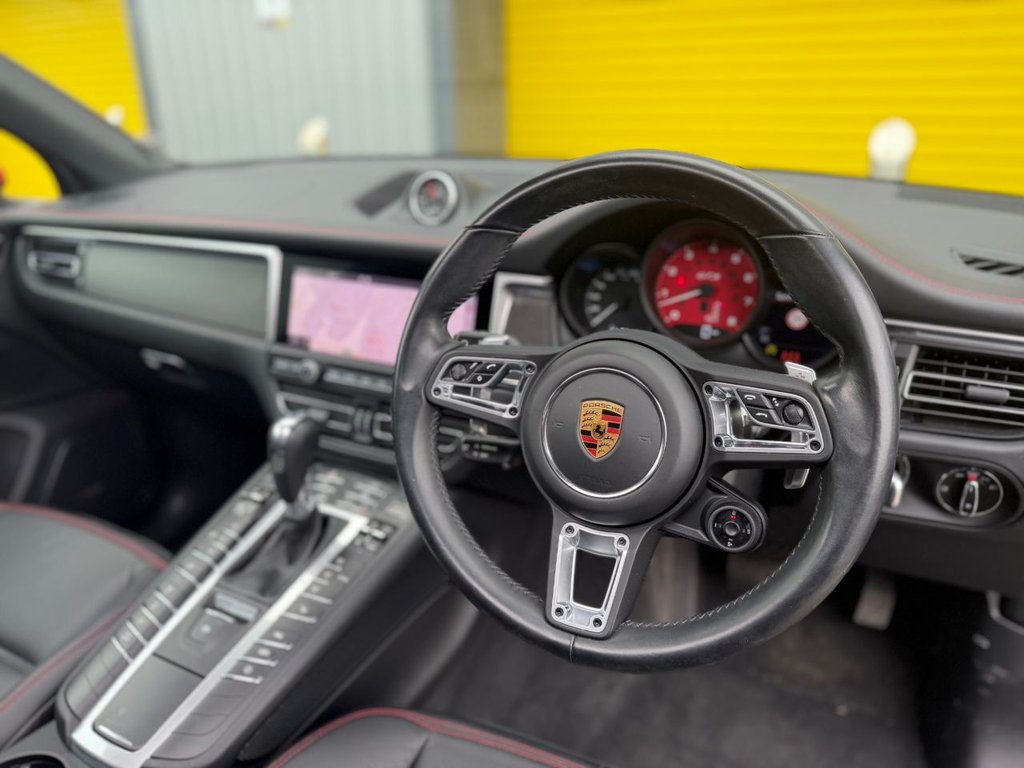 Used Porsche Macan 2020 for sale - 77792304: Photo 13