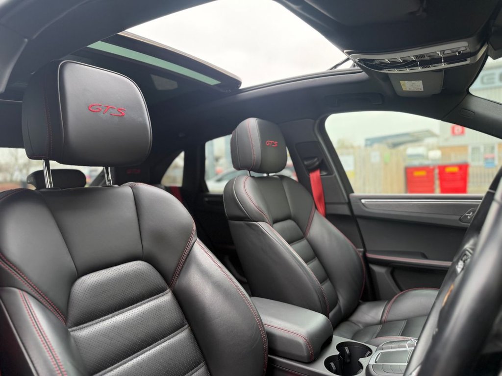 Used Porsche Macan 2020 for sale - 77792304: Photo 16