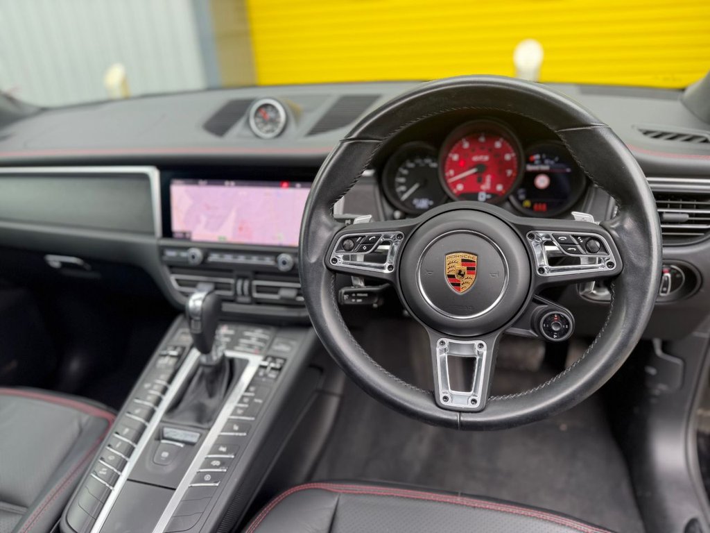 Used Porsche Macan 2020 for sale - 77792304: Photo 2