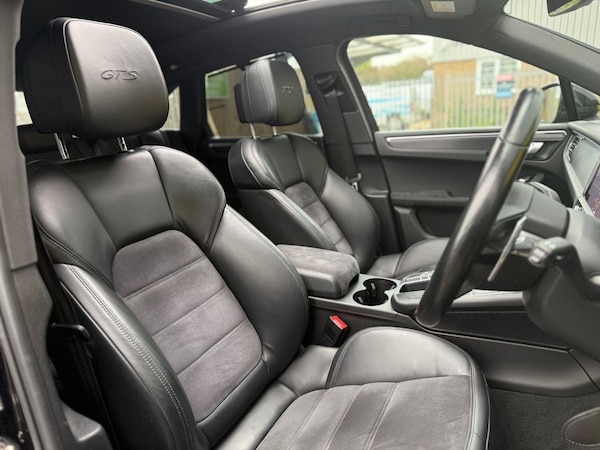Used Porsche Macan 2021 for sale - 76313043: Photo 11