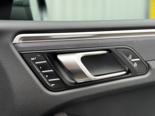Used Porsche Macan 2021 for sale - 76313043: Photo 30