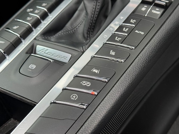 Used Porsche Macan 2021 for sale - 76313043: Photo 32