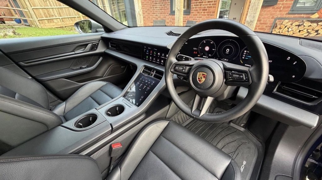 Used Porsche Taycan 2021 for sale - 77227552: Photo 2