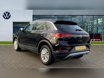 Used Volkswagen T-Roc 2023 for sale - 76766343: Photo