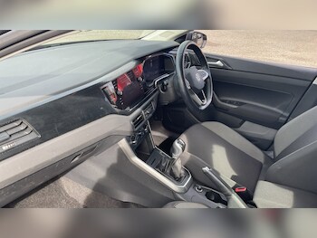 Used Volkswagen Polo 2022 for sale - 76112365: Photo 2