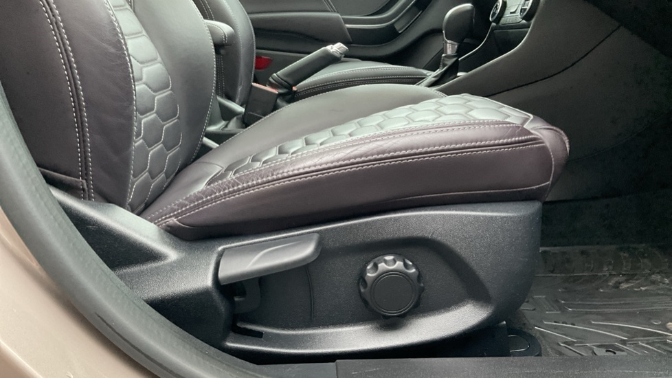 Used Ford Fiesta 2019 for sale - 77036050: Photo 32