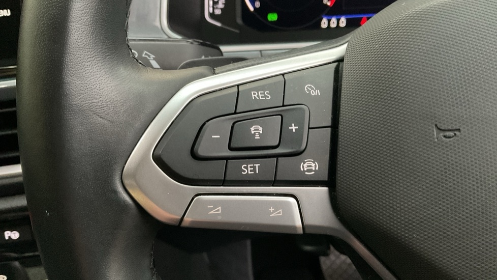 Used Volkswagen T-Roc 2022 for sale - 76635570: Photo 31