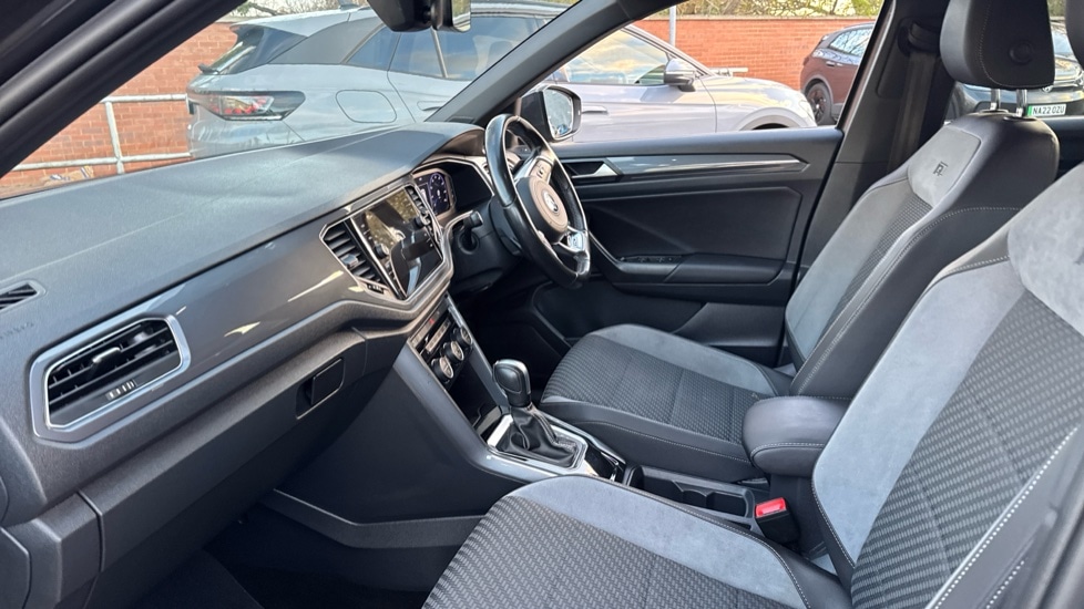 Used Volkswagen T-Roc 2021 for sale - 76954283: Photo 2