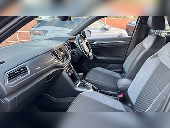 Used Volkswagen T-Roc 2021 for sale - 76954283: Photo