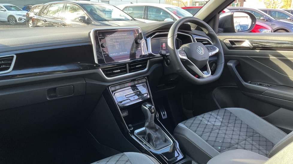 Used Volkswagen T-Roc 2025 for sale - 75522176: Photo 2