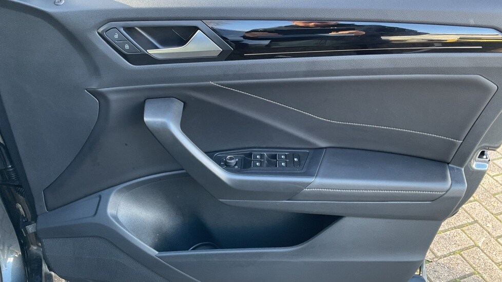 Used Volkswagen T-Roc 2025 for sale - 75522176: Photo 37