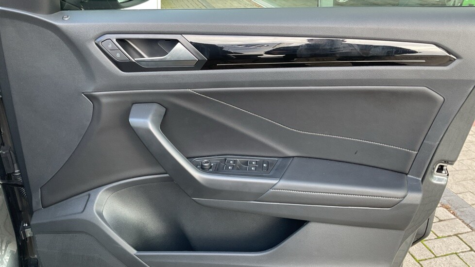 Used Volkswagen T-Roc 2025 for sale - 75874126: Photo 37