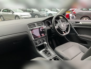 Used Volkswagen Golf 2017 for sale - 76191055: Photo 2