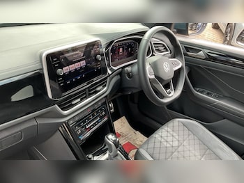 Used Volkswagen T-Roc 2024 for sale - 75735250: Photo