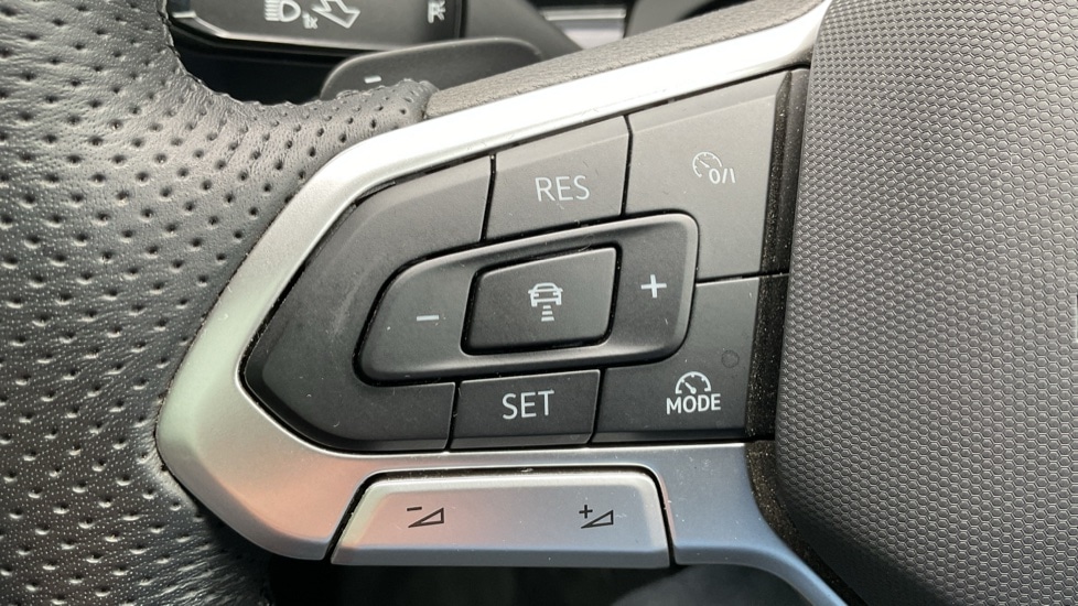 Used Volkswagen Touareg 2025 for sale - 76519371: Photo 31