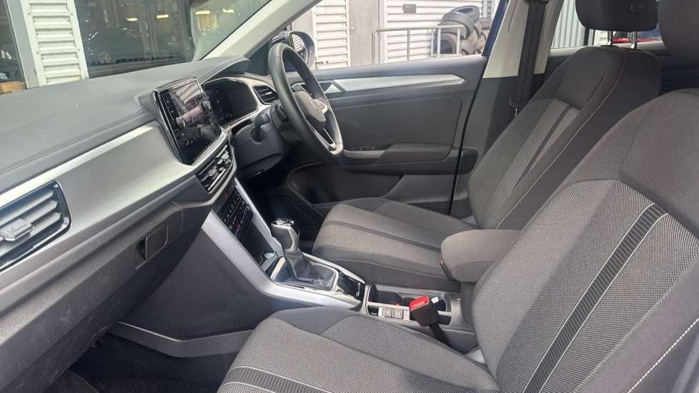 Used Volkswagen T-Roc 2025 for sale - 76523624: Photo 2