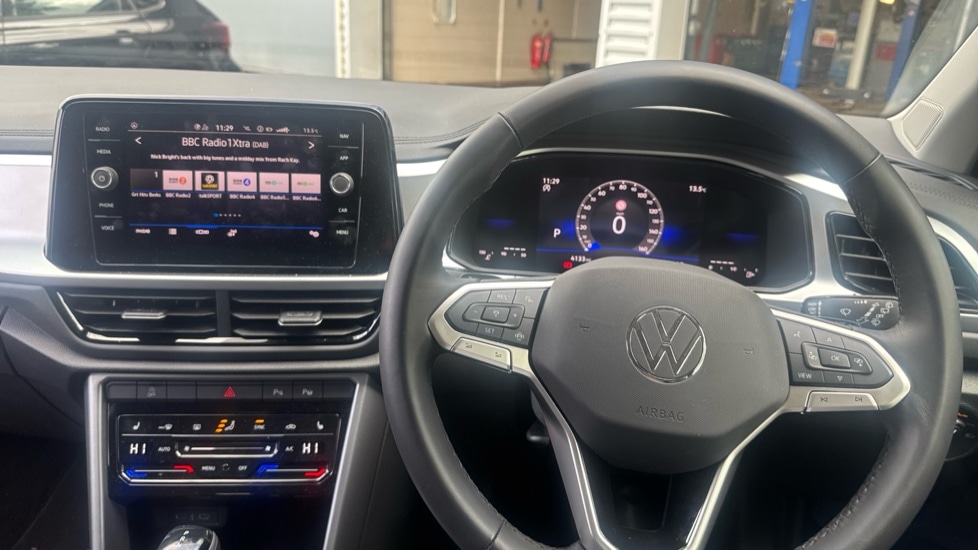 Used Volkswagen T-Roc 2025 for sale - 76523624: Photo 27