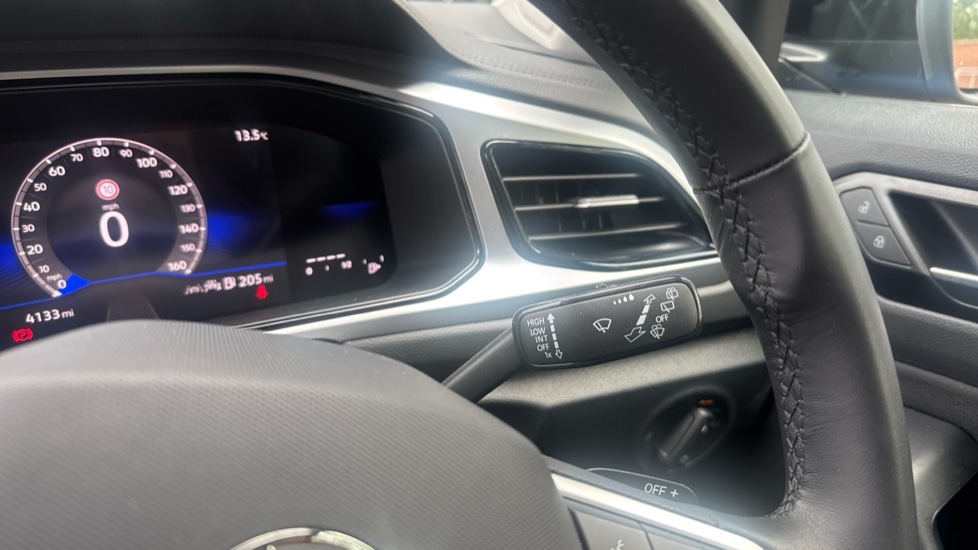 Used Volkswagen T-Roc 2025 for sale - 76523624: Photo 32