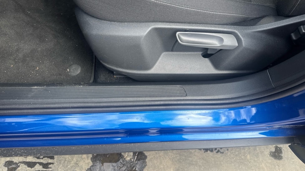 Used Volkswagen T-Roc 2025 for sale - 76523624: Photo 40