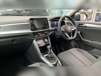 Used Volkswagen T-Roc 2025 for sale - 76067088: Photo 2