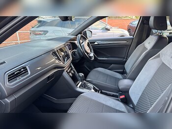 Used Volkswagen T-Roc 2021 for sale - 76915092: Photo