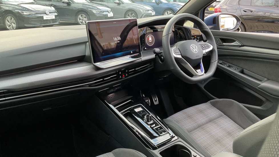 Used Volkswagen Golf 2025 for sale - 76452144: Photo 2