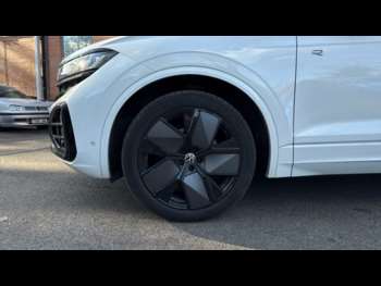 Used Volkswagen Touareg 2024 for sale - 74707406: Photo
