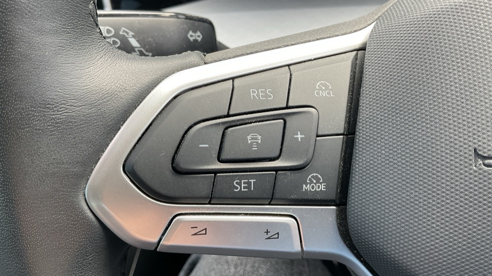 Used Volkswagen Golf 2024 for sale - 76400619: Photo 31