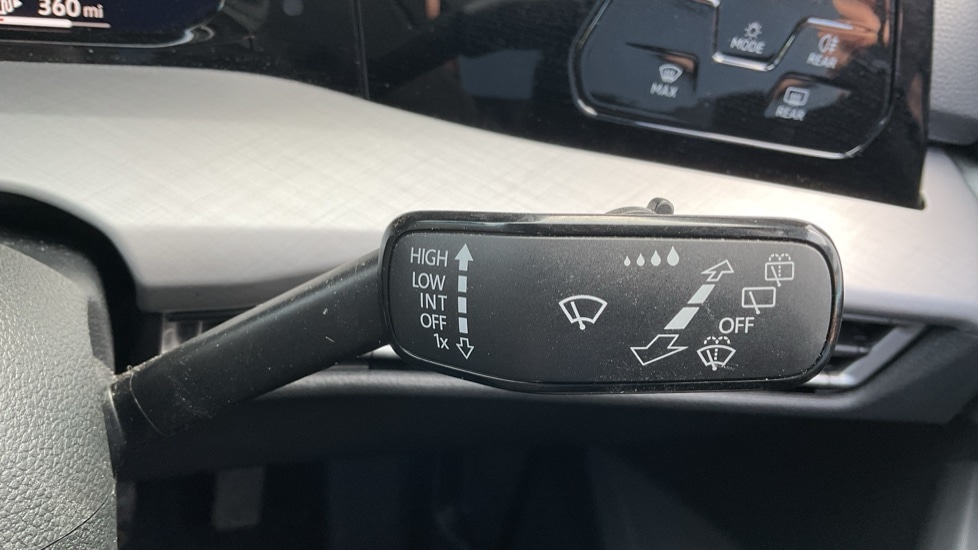 Used Volkswagen Golf 2024 for sale - 76400619: Photo 32