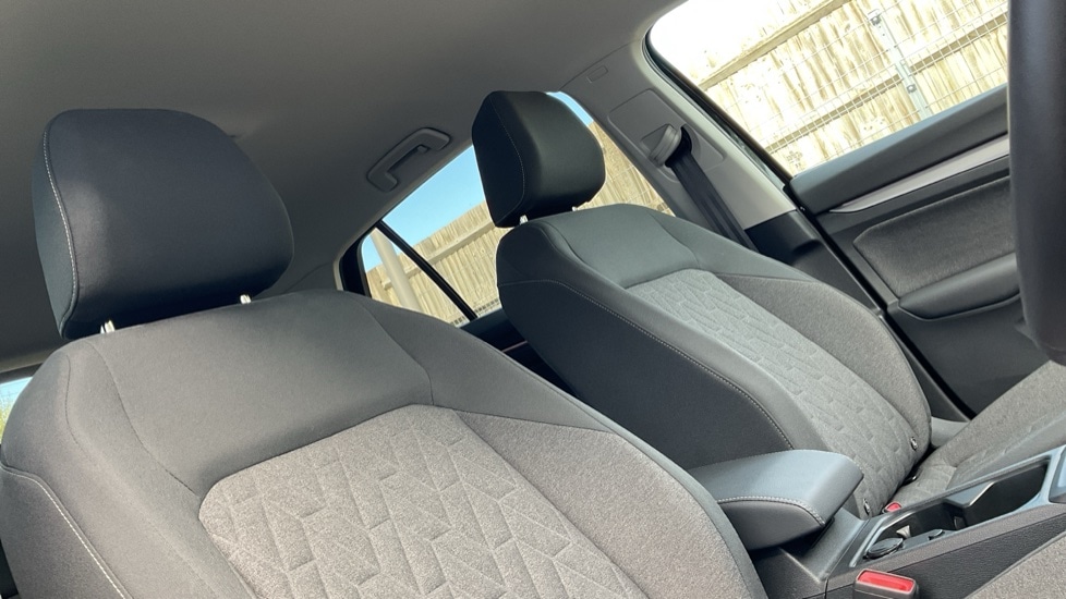 Used Volkswagen Golf 2024 for sale - 76400619: Photo 38